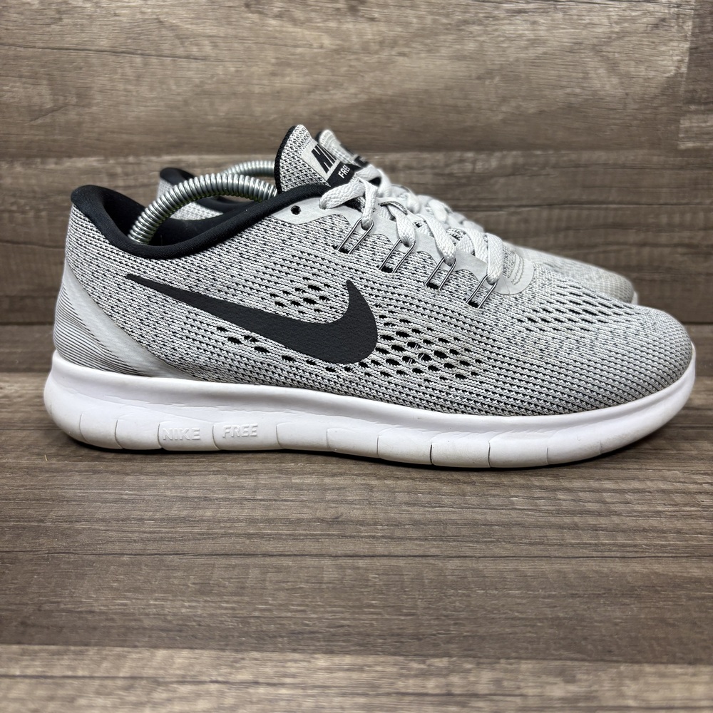 Nike Women's Gray and Black Athletic Running Shoes